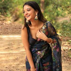 How to Mix and Match Silk Designer Sarees with Blouse