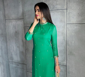 Alisha Pekha's Kurta Set Is Making Us Go Green With Envy