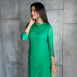 Alisha Pekha's Kurta Set Is Making Us Go Green With Envy