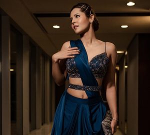 How to wear sarees in different styles in 2022