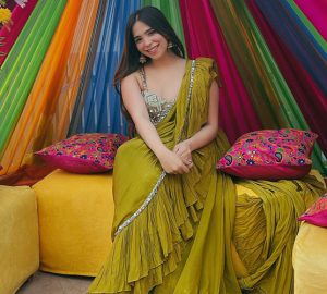 Bestie's Mehendi? Make a Statement with These Top 5 Looks