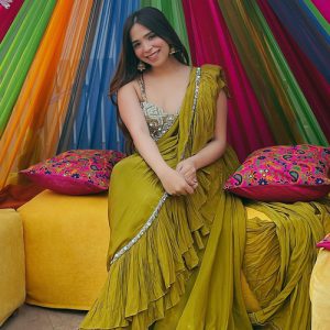Bestie's Mehendi? Make a Statement with These Top 5 Looks