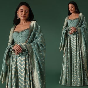10 Tips To Look Attractive And Slim In Long Kurtis