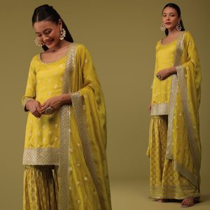 Celebrate in Style: 8 Gorgeous Women's Outfits for Ganesh Chaturthi