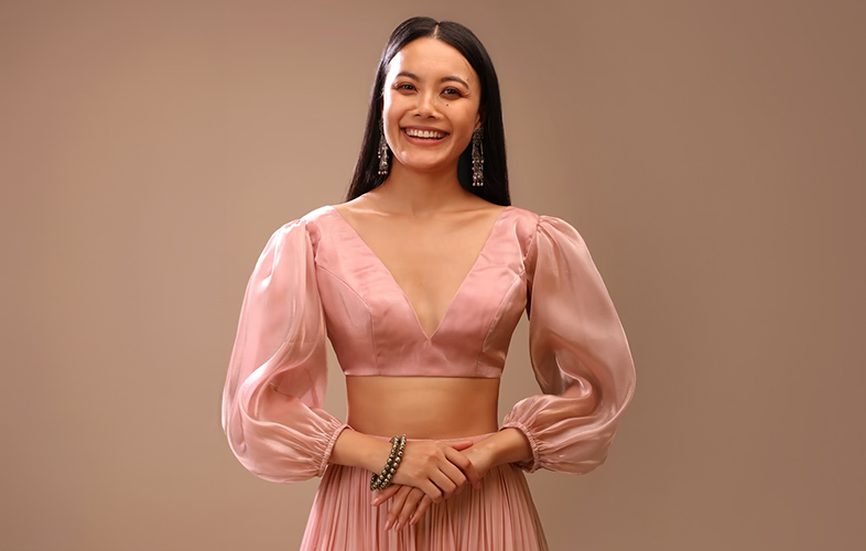 Blouse Neckline Ideas That Are Trendy