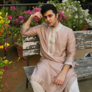 Comfort and Elegance: Why Men's Kurtas Make Ideal Father's Day 2024 Gifts