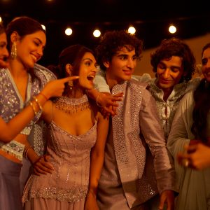 Diwali Outfits 2025: Traditional Dresses For Men & Women