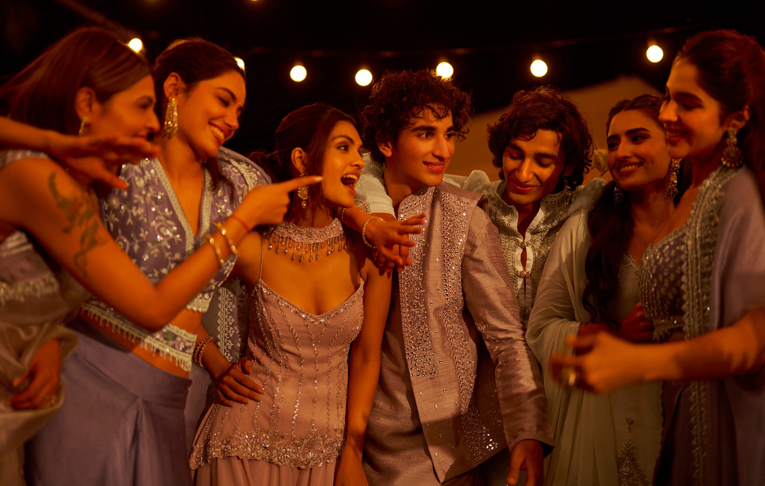 Diwali Outfits 2025: Traditional Dresses For Men & Women