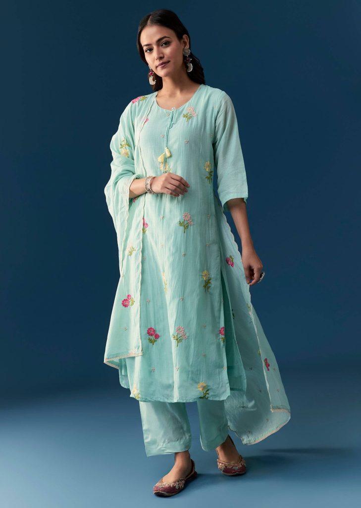 Sky Blue Pakistani Style Kurta Set With Dupatta And Thread Resham Work

